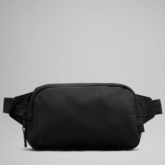 NWT Lululemon Mini Belt Bag in Black - Picture 3 of 10